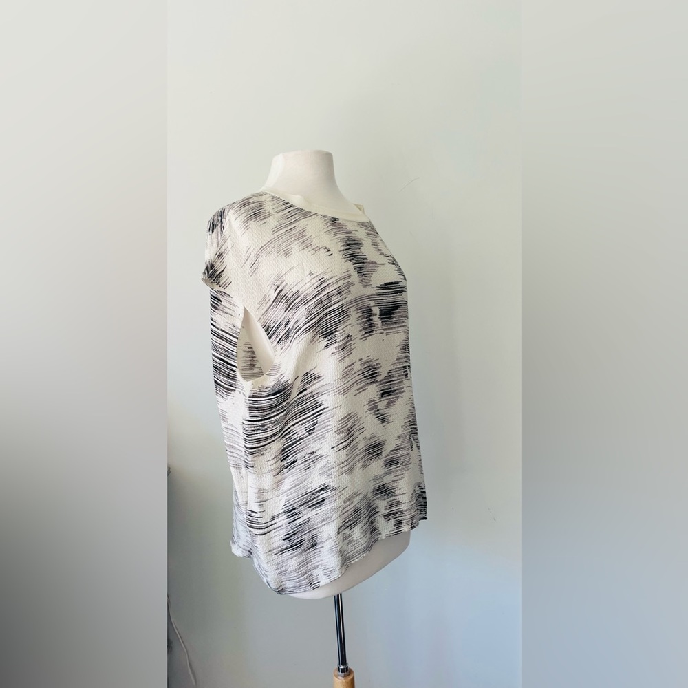 VINCE SILK BLOUSE SIZE MEDIUM - Picture 3 of 10